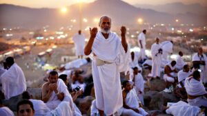 An old man praying during Umrah pilgrimage
